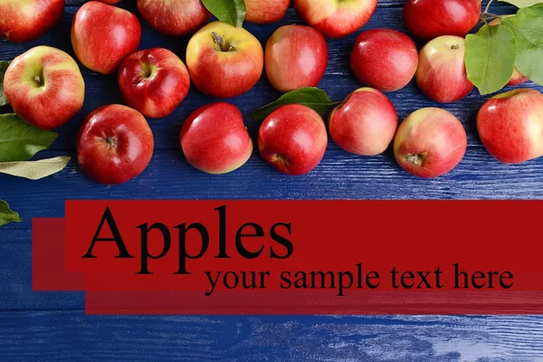 Sweet apples on wooden background — Stock Photo, Image