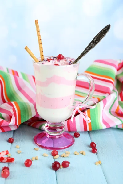 Sobremesa de leite de cranberry — Fotografia de Stock