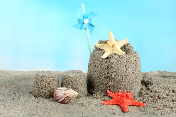 Sandcastle med sjöstjärna — Stockfoto