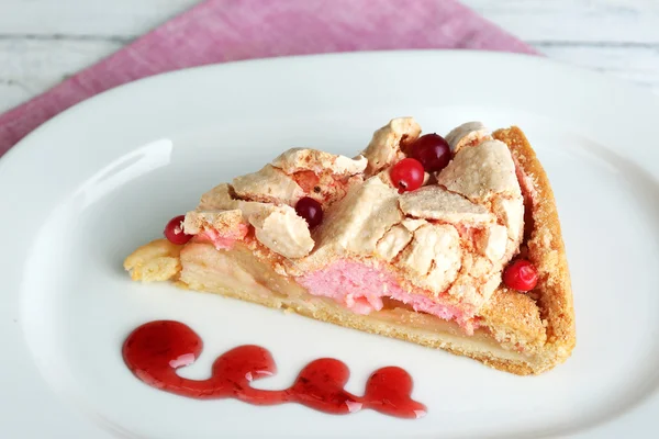 Pie with apples and berry mousse — Stock Photo, Image
