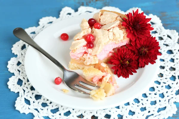 Pie with apples and berry mousse — Stock Photo, Image