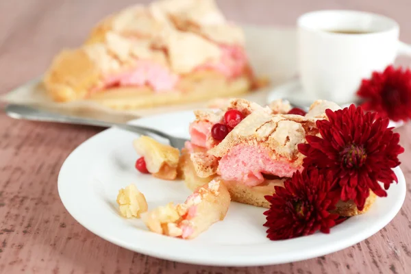 Pie with apples and berry mousse — Stock Photo, Image