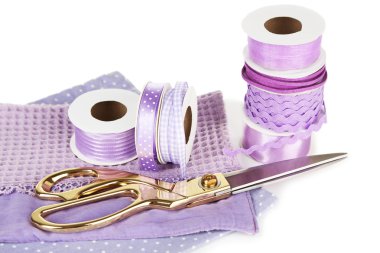 cerrar cintas con tijeras y telas