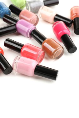 renkli tırnak cilaları