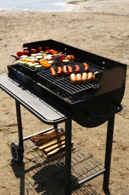 Sosis ve barbekü sebze