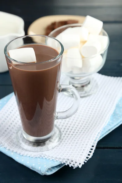 Schokoladengetränk mit Marshmallows — Stockfoto