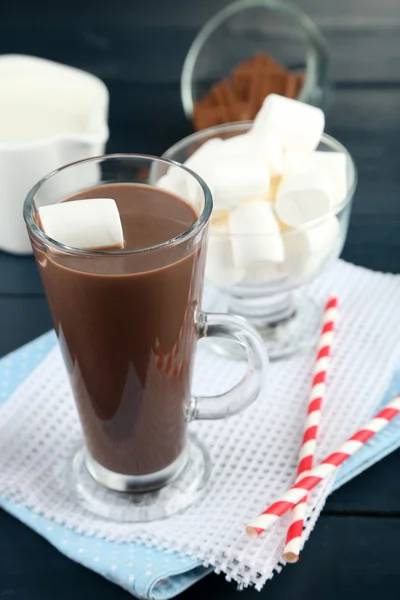 Schokoladengetränk mit Marshmallows — Stockfoto