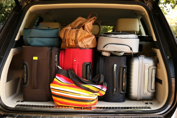 Suitcases and bags in trunk — Stock Photo, Image