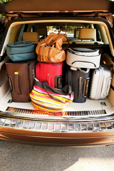 Suitcases and bags in trunk — Stock Photo, Image