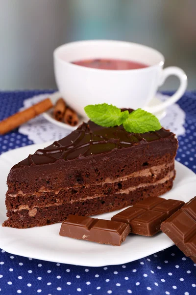 Pedazo de pastel de chocolate — Foto de Stock