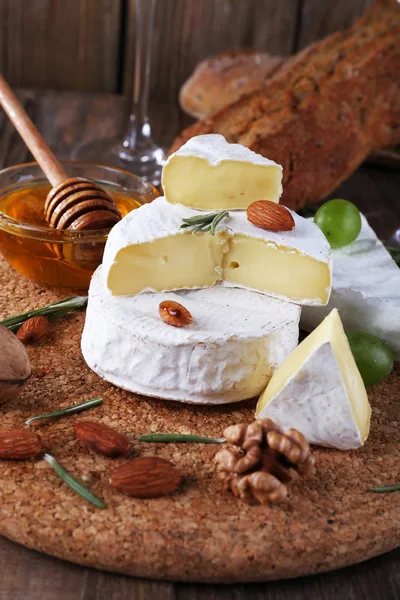 Camembert cheese, nuts, honey and bread — Stock Photo, Image