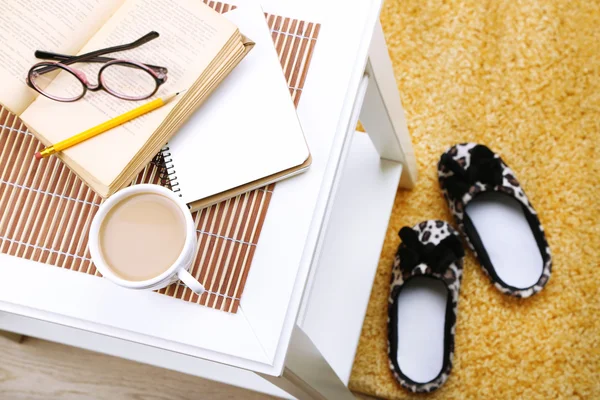 Cup of coffee with book and glasses — Stock Photo, Image