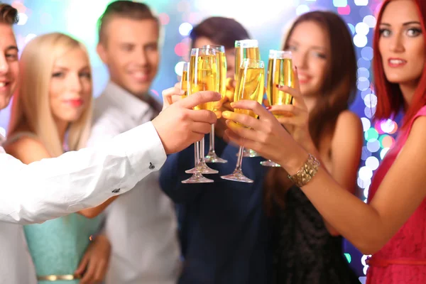 Gente bailando en fiesta — Foto de Stock