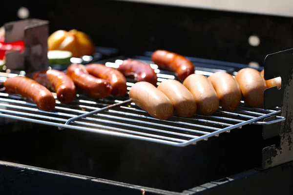 Sausages and vegetables on barbecue — Stock Photo, Image