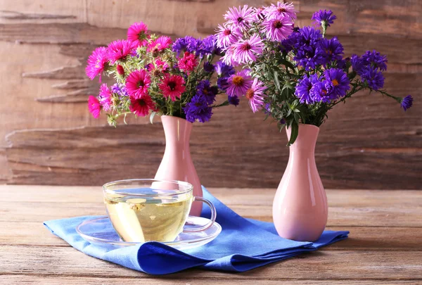 ดอกไม้ที่สวยงามในแจกัน — ภาพถ่ายสต็อก