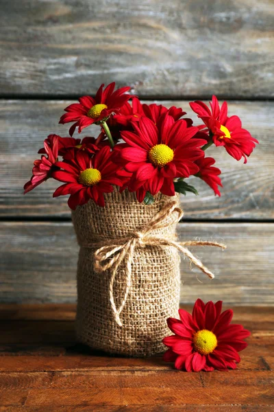 Beautiful chrysanthemum in vase — Stock Photo, Image