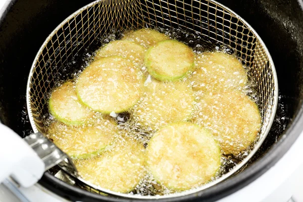 Zucchini in deep fryer — Stock Photo, Image