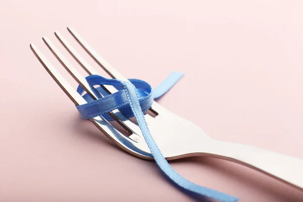 Fasi con arco di legatura sulla forchetta — Foto Stock