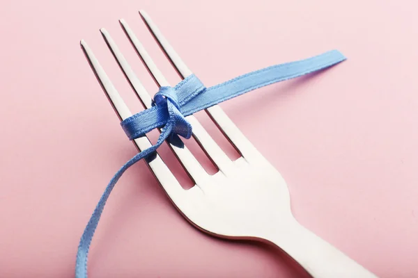 Stages with tying bow on fork — Stock Photo, Image