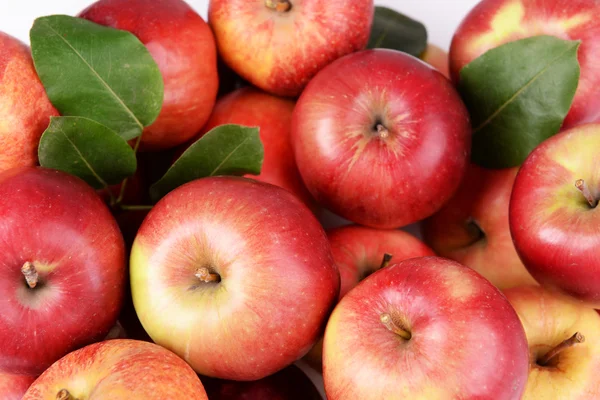 Manzanas rojas maduras de cerca —  Fotos de Stock