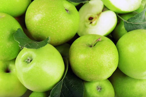Manzanas verdes maduras de cerca —  Fotos de Stock