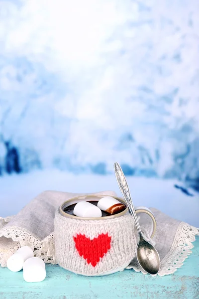 Cup of tasty hot cocoa, on wooden table, on light background — Stock Photo, Image