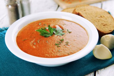 Tablo yakın çekim üzerinde krem lezzetli Mercimek çorba