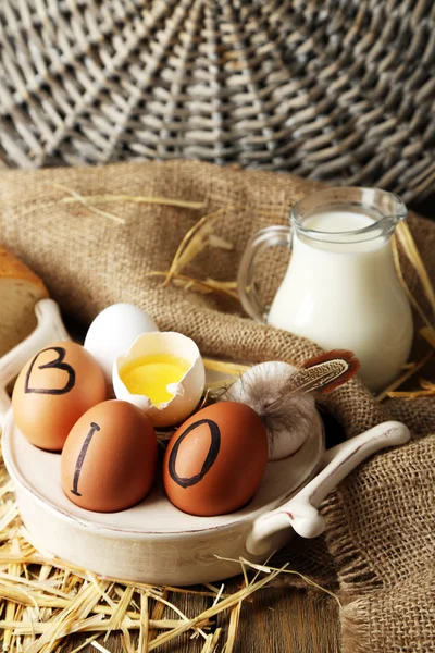 Eggs and fresh milk — Stock Photo, Image