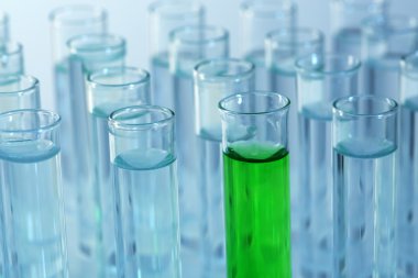 gri arka plan üzerinde test tüpleri