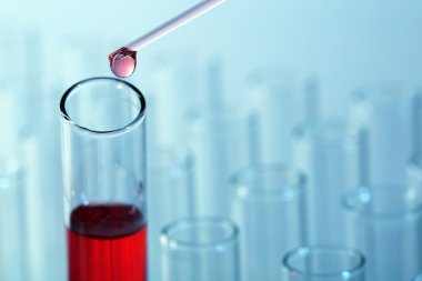 gri arka plan üzerinde test tüpleri