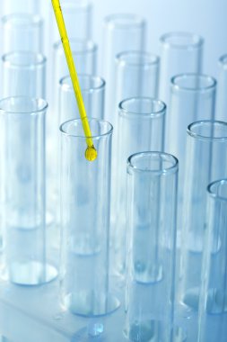 gri arka plan üzerinde test tüpleri