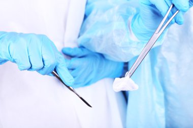 Cerrahi el aletleri ile