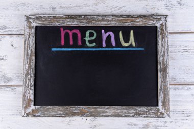 Kara tahta üzerinde yazıt menü