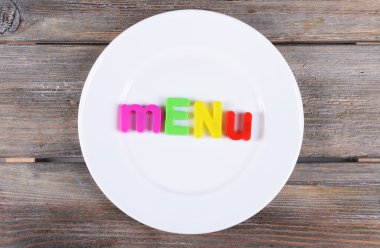 Plaka tablo yakın çekim üzerinde yazıt menüsünde