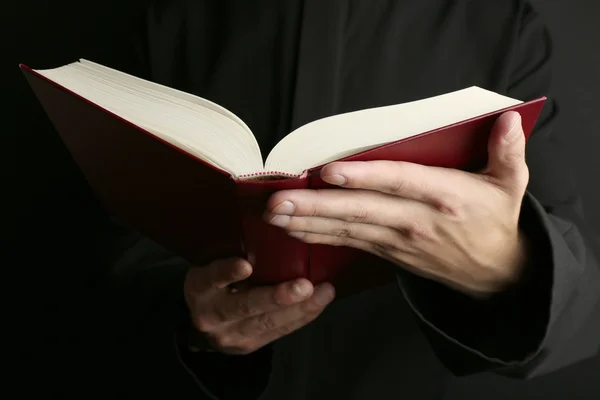 Man holding Bible — Stock Photo, Image