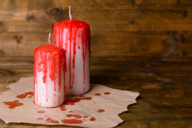 Cadılar Bayramı için kanlı mumlar