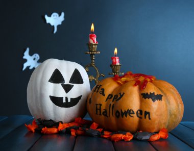 Cadılar Bayramı Balkabağı ve mumlar