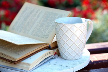 İçki ve kitap ile Kupası