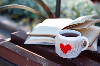 İçki ve kitap ile Kupası