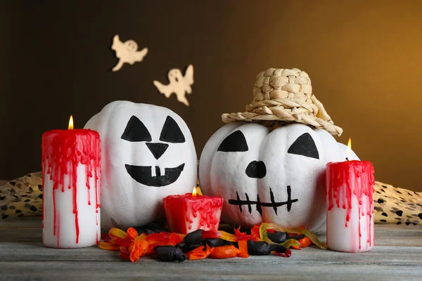 Halloween-Kürbisse und Kerzen — Stockfoto