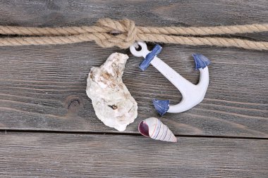 ahşap zemin üzerinde deniz düğüm