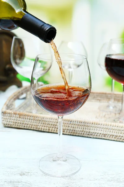 Red wine pouring into wine glass, close-up — Stock Photo, Image