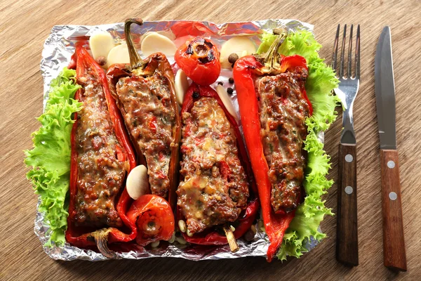 Pimiento relleno con carne y verduras — Foto de Stock