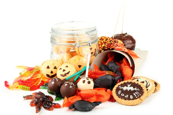 Dolci diversi per la festa di Halloween, isolati su bianco — Foto Stock