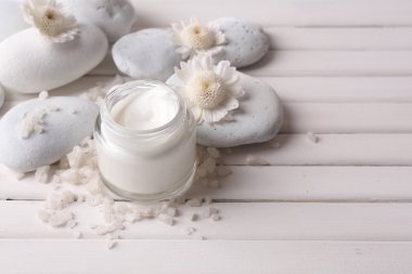 Tahta masadaki spa seti