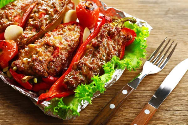 Pimiento relleno con carne y verduras — Foto de Stock