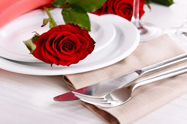 Table setting with red rose on plate — Stock Photo, Image