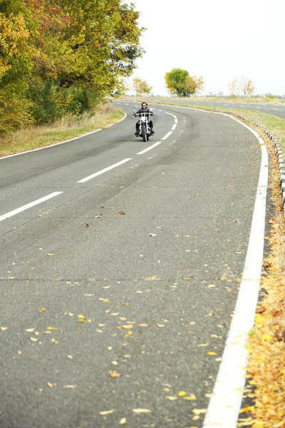 Homme motard à vélo — Photo