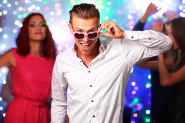 Gençler partide dans ediyor. 