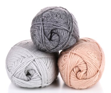 örgü iplik üzerinde beyaz izole 